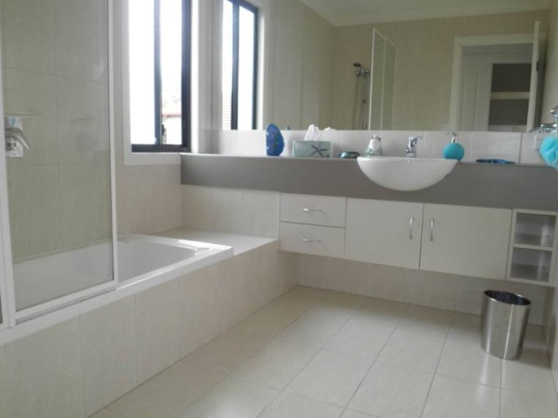 2/2 Tecona Street, Hollywell QLD 4216