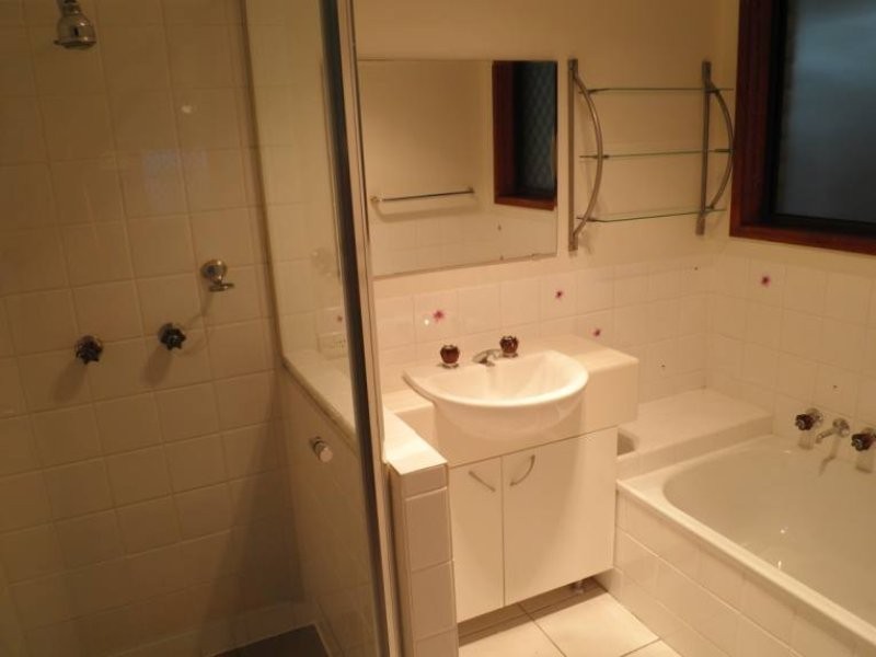 2/23 Stephenson Street, Labrador QLD 4215