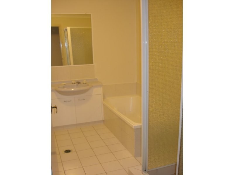 166/31 Usher Avenue, Labrador QLD 4215