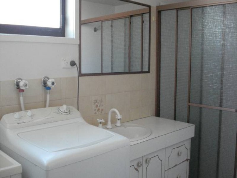 2/156 Frank Street, Labrador QLD 4215