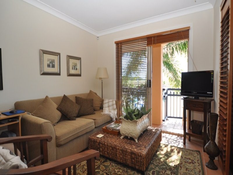 80 John Lund Drive, Hope Island QLD 4212