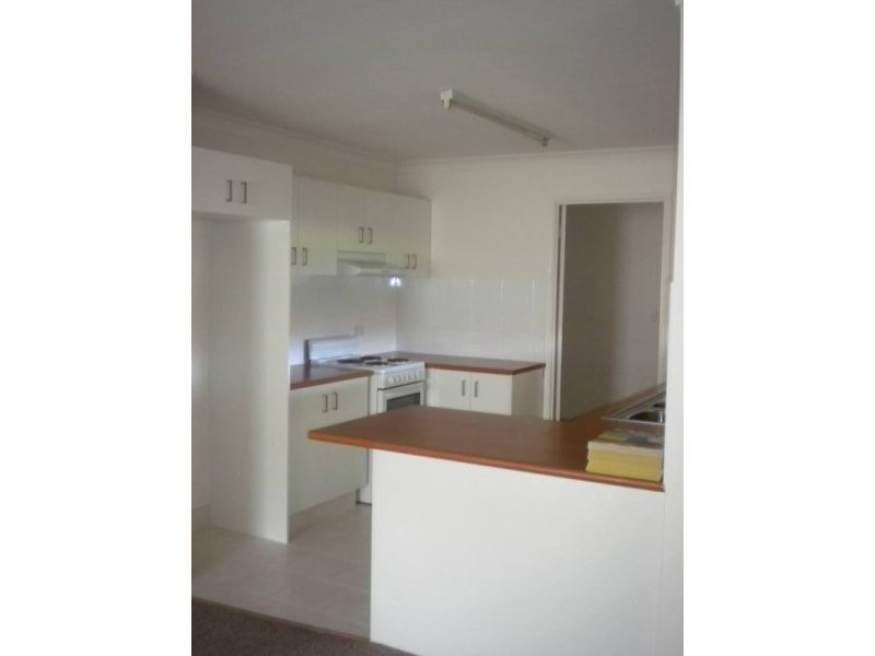 2/215 Central Street, Labrador QLD 4215