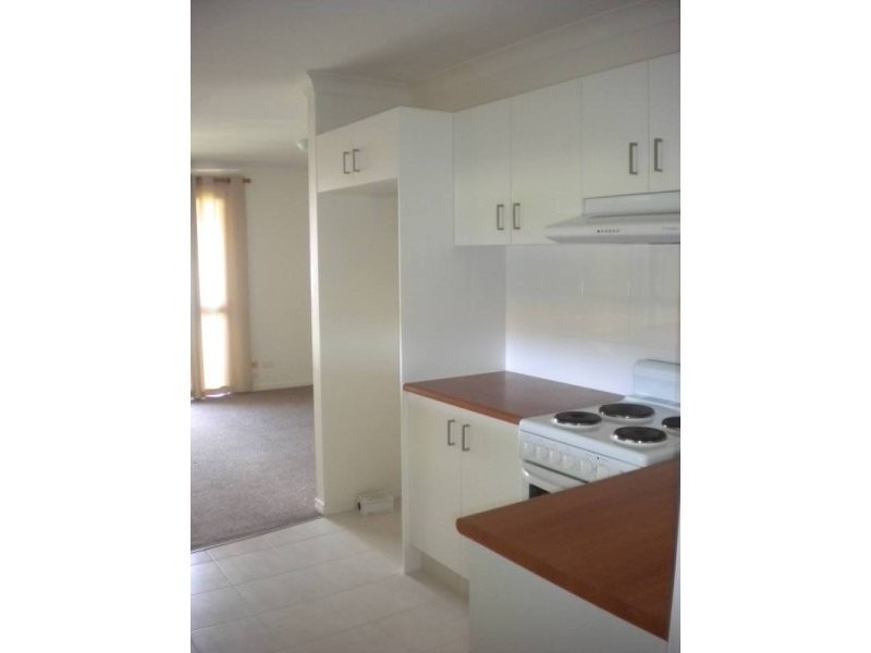 2/215 Central Street, Labrador QLD 4215