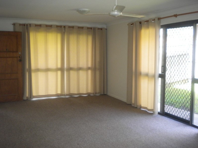 2/215 Central Street, Labrador QLD 4215