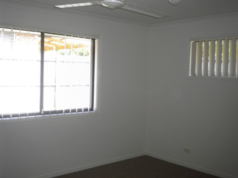 2/215 Central Street, Labrador QLD 4215