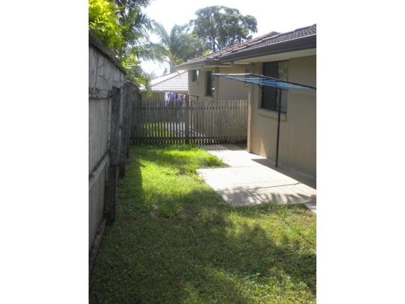 2/215 Central Street, Labrador QLD 4215