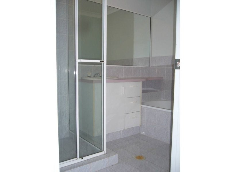 2/8 Hill Court, Labrador QLD 4215