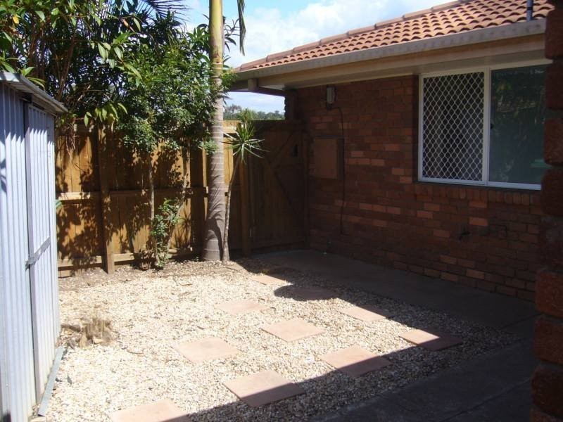 2/8 Hill Court, Labrador QLD 4215