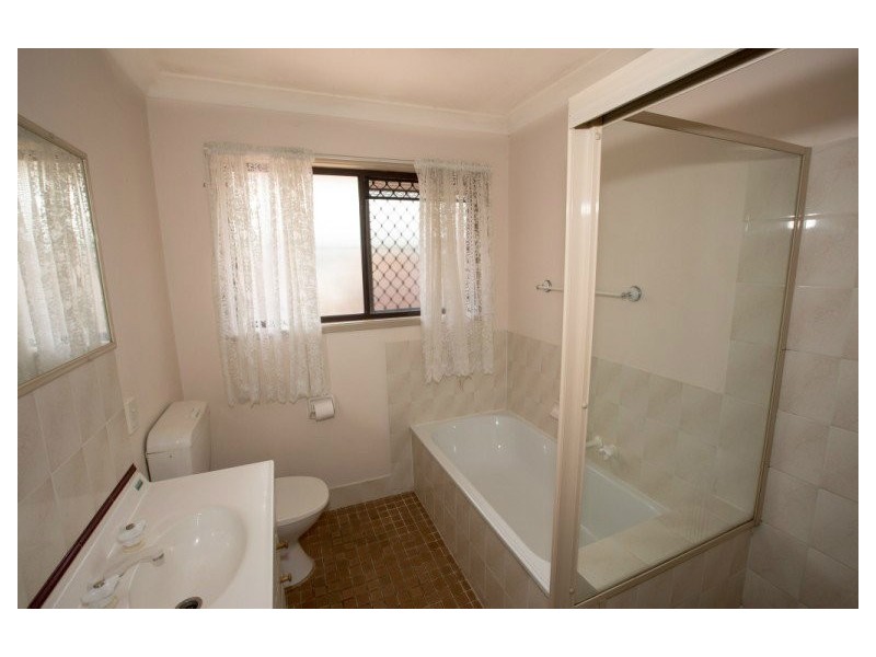 2/25 Nina Parade, Arundel QLD 4214