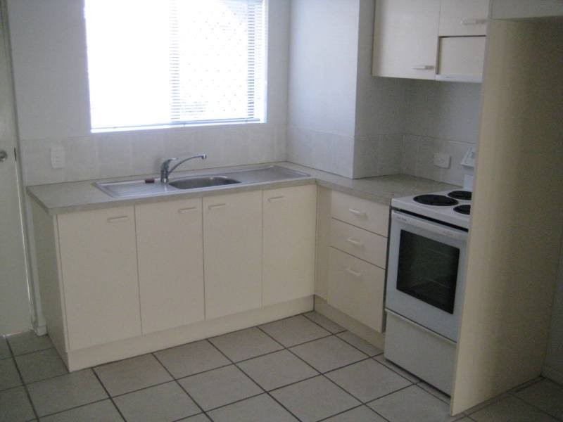 2/13 Baker Avenue, Labrador QLD 4215