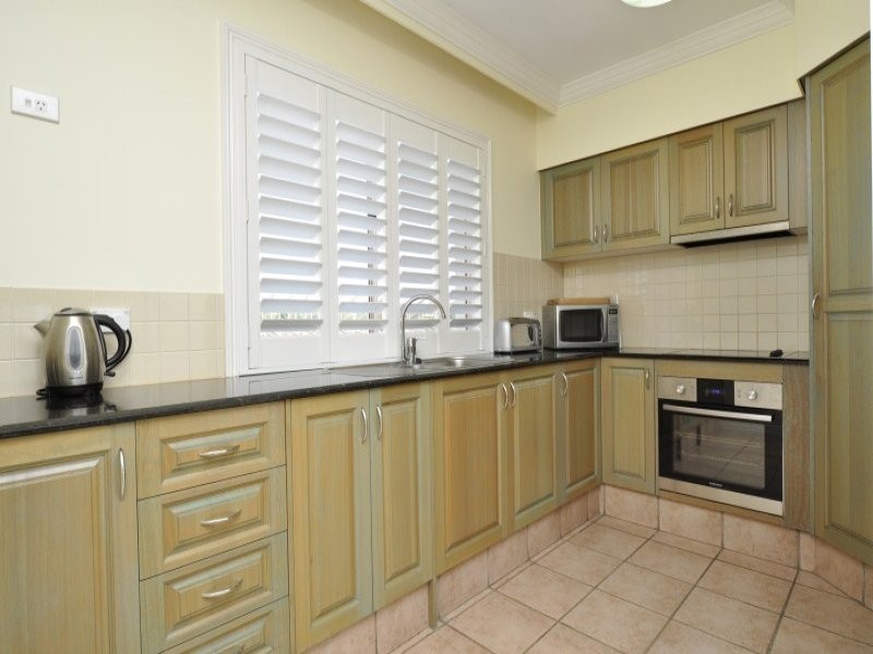 1/14 Pendraat Parade, Hope Island QLD 4212