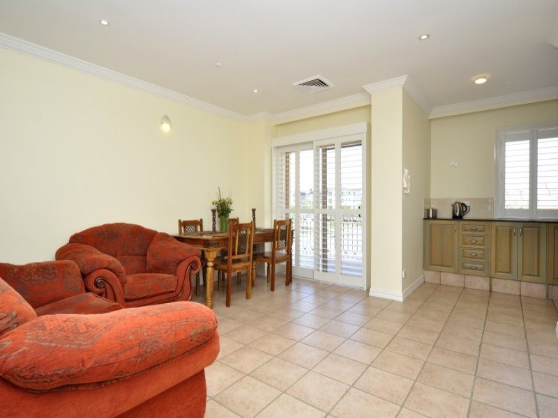 1/14 Pendraat Parade, Hope Island QLD 4212