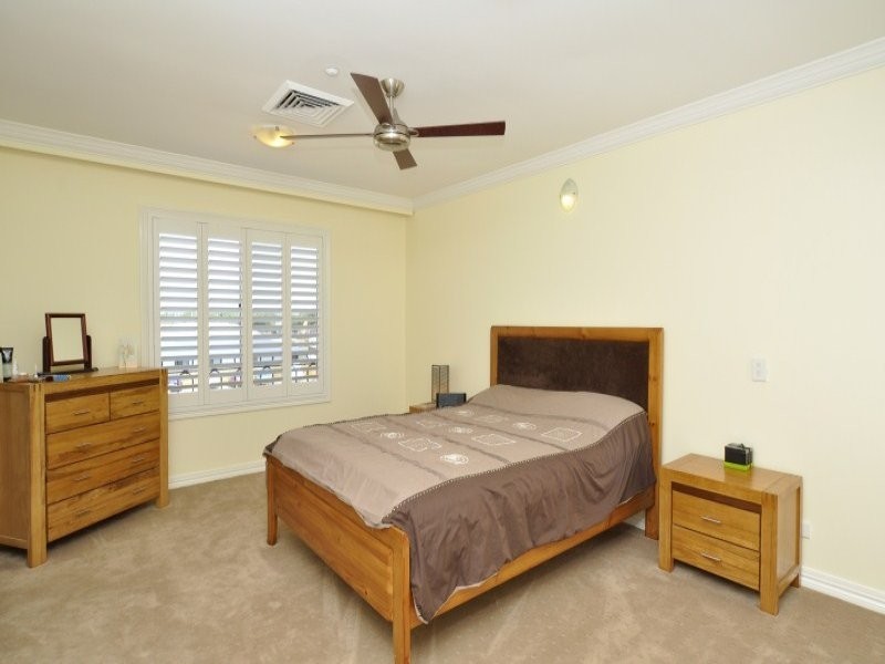 1/14 Pendraat Parade, Hope Island QLD 4212