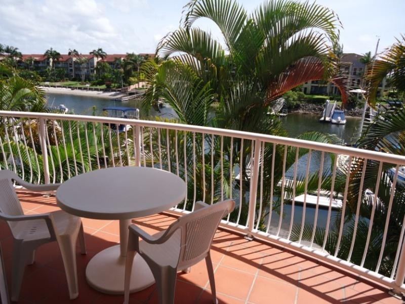 7/20 Canal Avenue, Runaway Bay QLD 4216