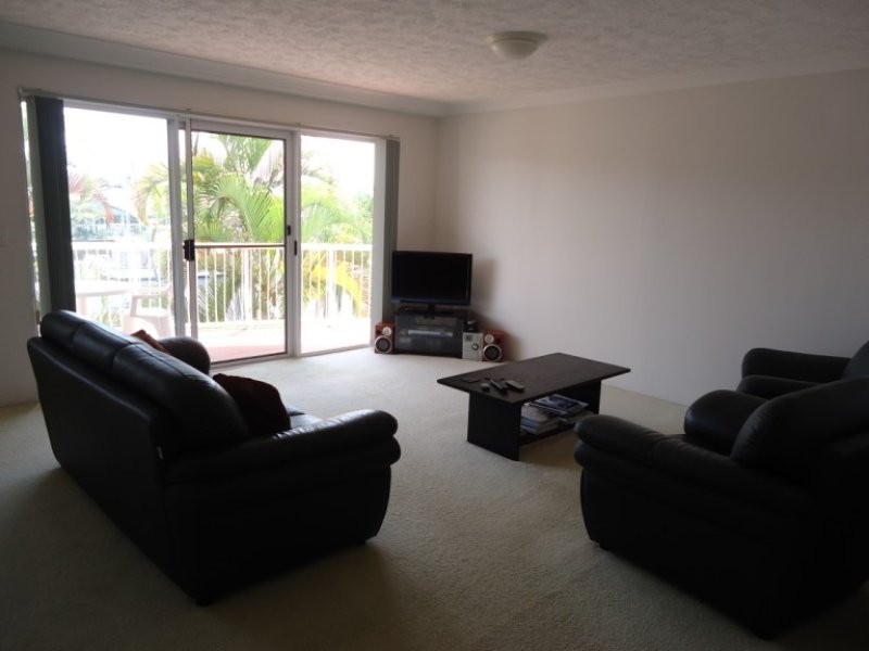 7/20 Canal Avenue, Runaway Bay QLD 4216