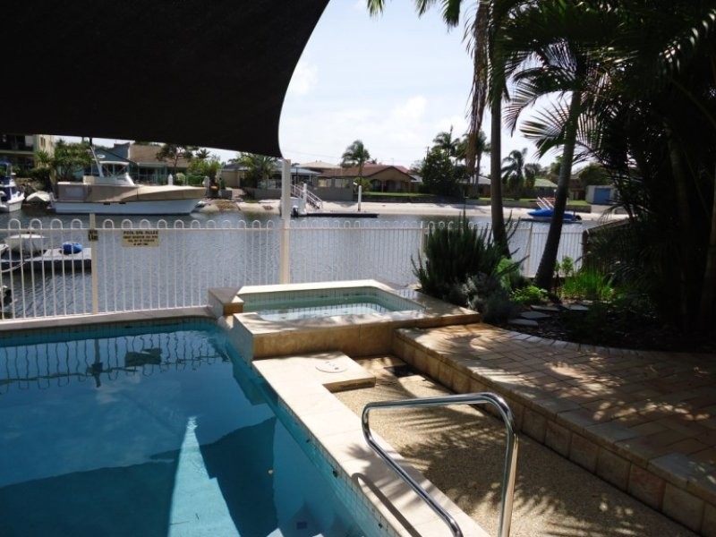 7/20 Canal Avenue, Runaway Bay QLD 4216