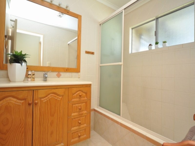38 Bruce Avenue, Paradise Point QLD 4216