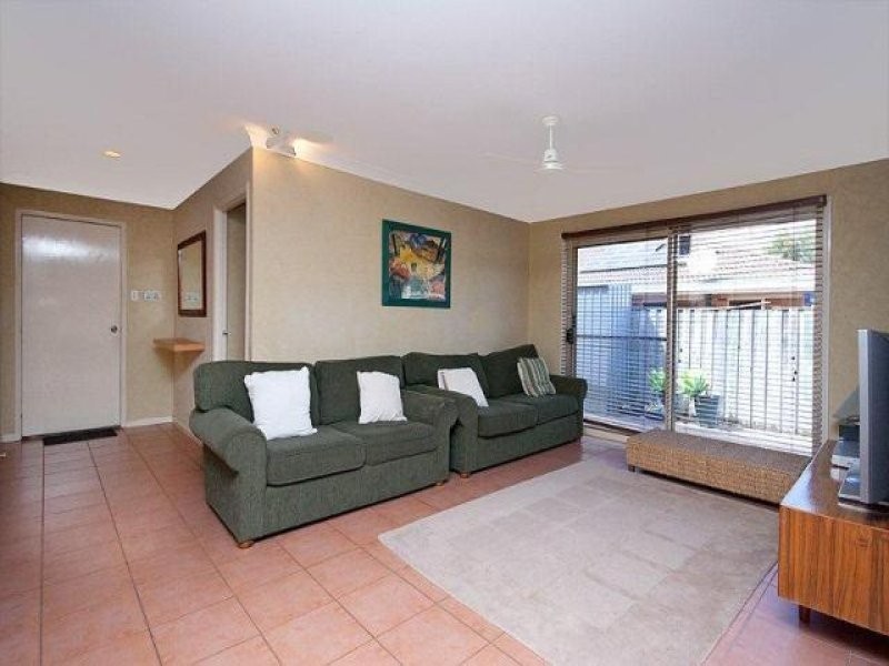 8 Cutter Court, Helensvale QLD 4212