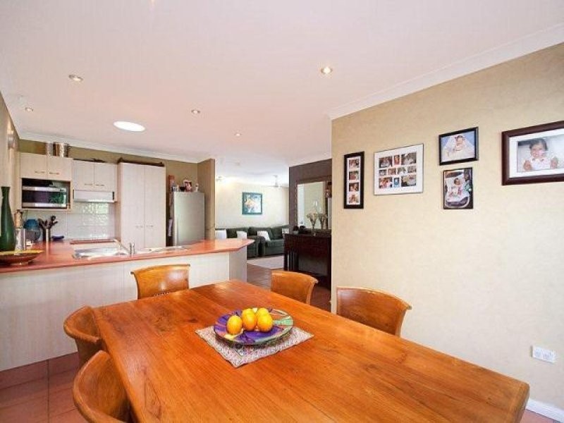 8 Cutter Court, Helensvale QLD 4212