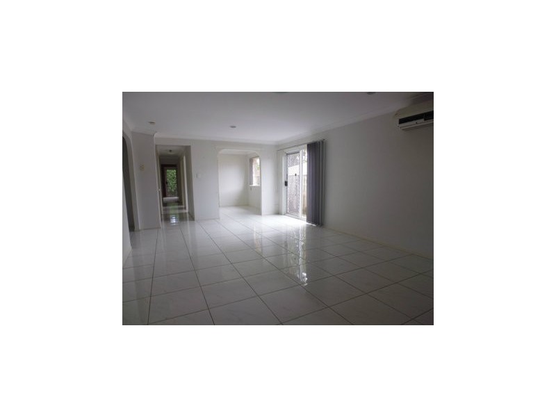 2/13 Kenny Drive, Labrador QLD 4215