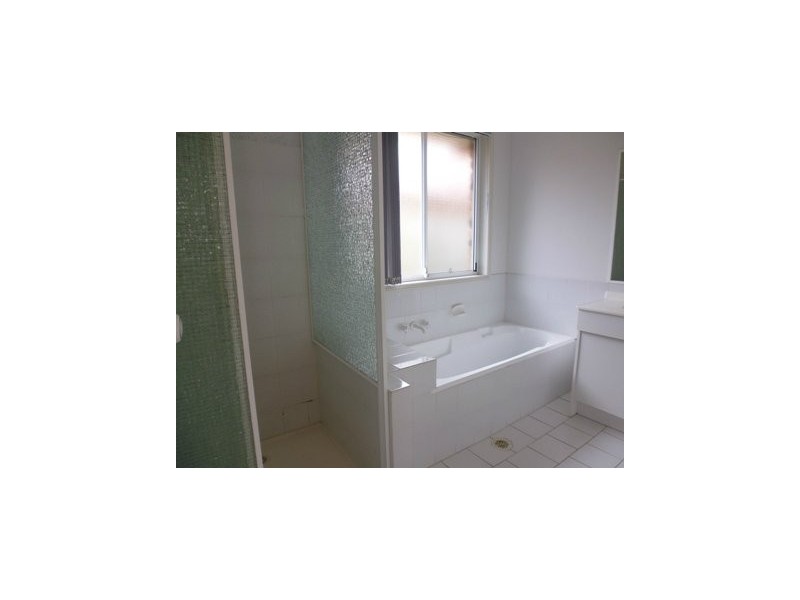 2/13 Kenny Drive, Labrador QLD 4215