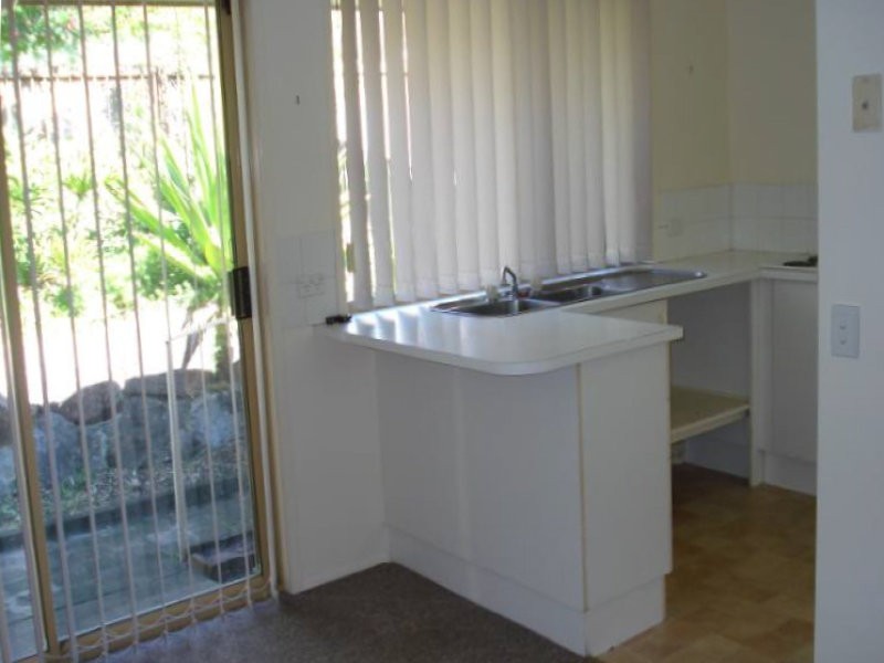 2/5 Waterbird Court, Coombabah QLD 4216