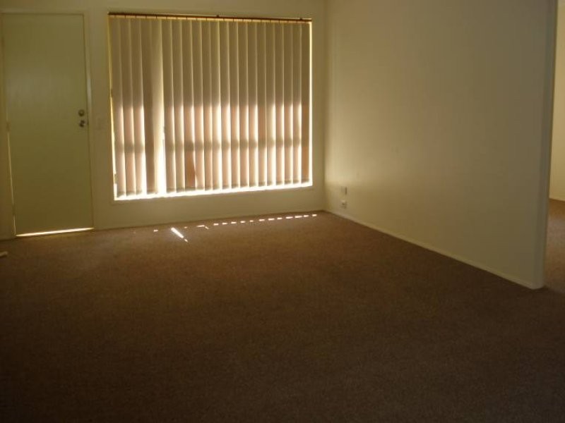 2/5 Waterbird Court, Coombabah QLD 4216