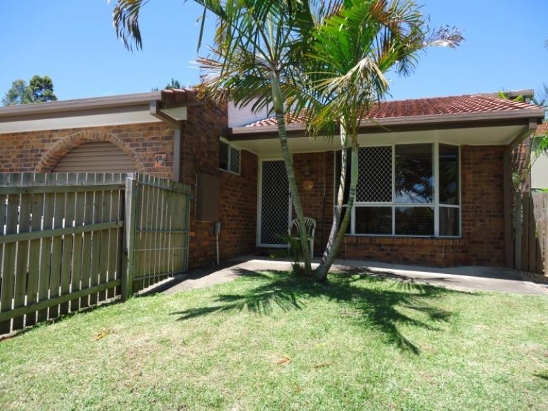 2/4 Hill Court, Labrador QLD 4215