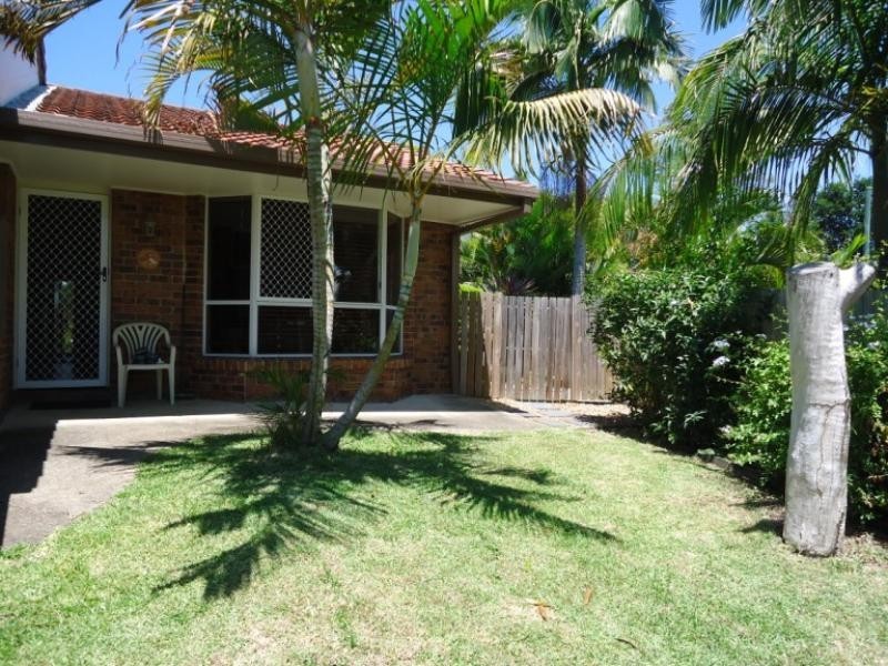 2/4 Hill Court, Labrador QLD 4215