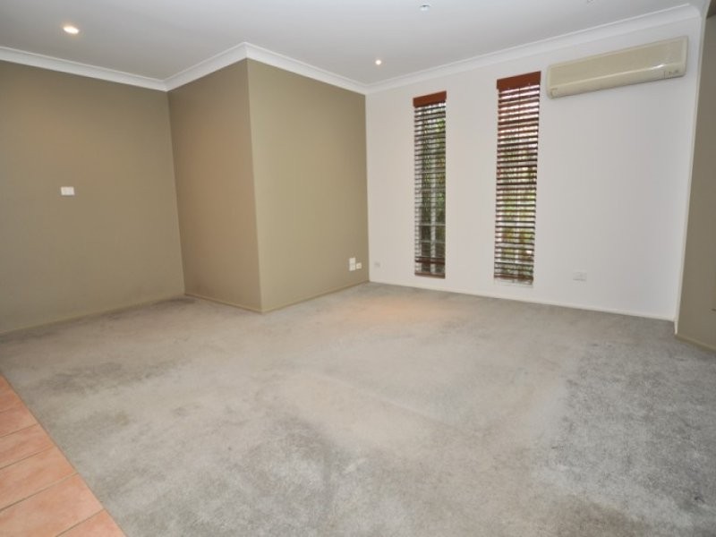 2/4 Hill Court, Labrador QLD 4215