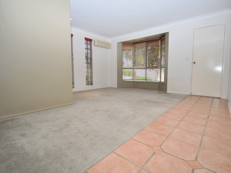 2/4 Hill Court, Labrador QLD 4215