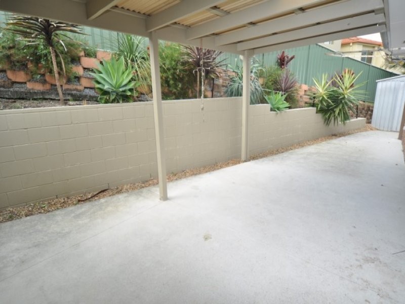 2/4 Hill Court, Labrador QLD 4215