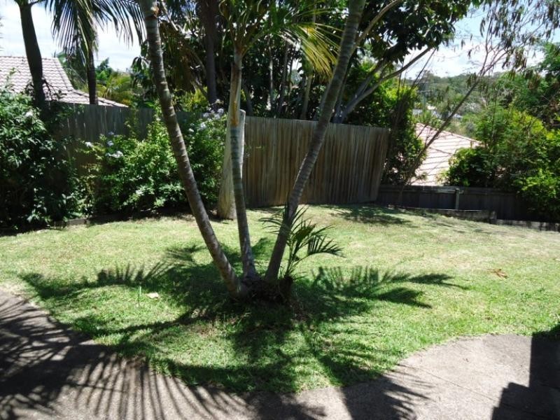 2/4 Hill Court, Labrador QLD 4215