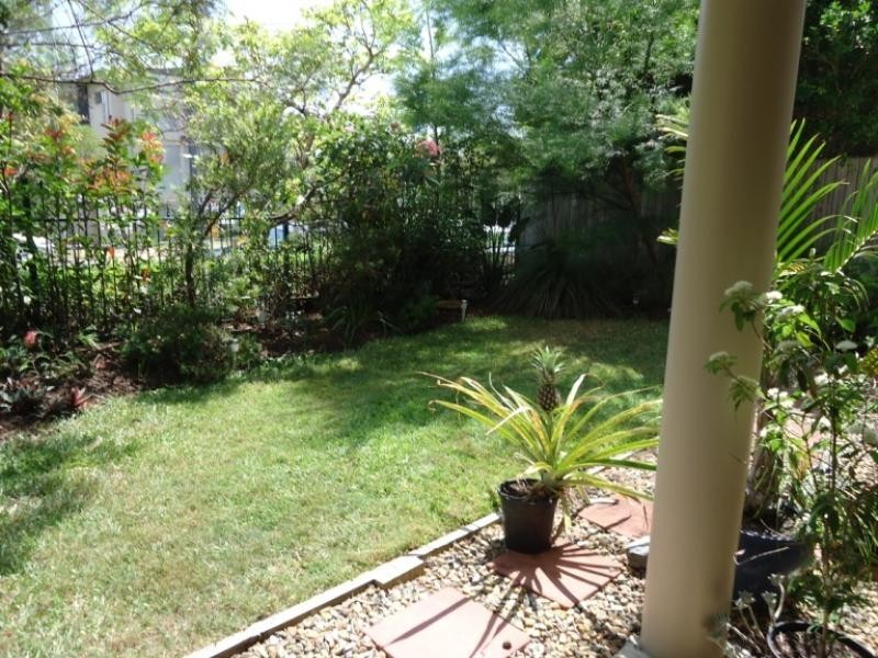 4/90 Pohlman Street, Southport QLD 4215