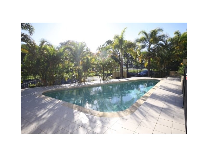 11/4 Oleander Avenue, Biggera Waters QLD 4216