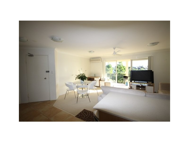 11/4 Oleander Avenue, Biggera Waters QLD 4216