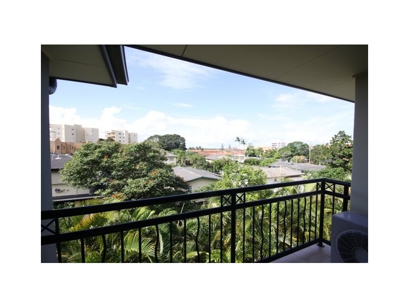 11/4 Oleander Avenue, Biggera Waters QLD 4216
