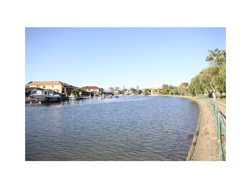 11/4 Oleander Avenue, Biggera Waters QLD 4216