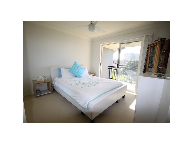 11/4 Oleander Avenue, Biggera Waters QLD 4216