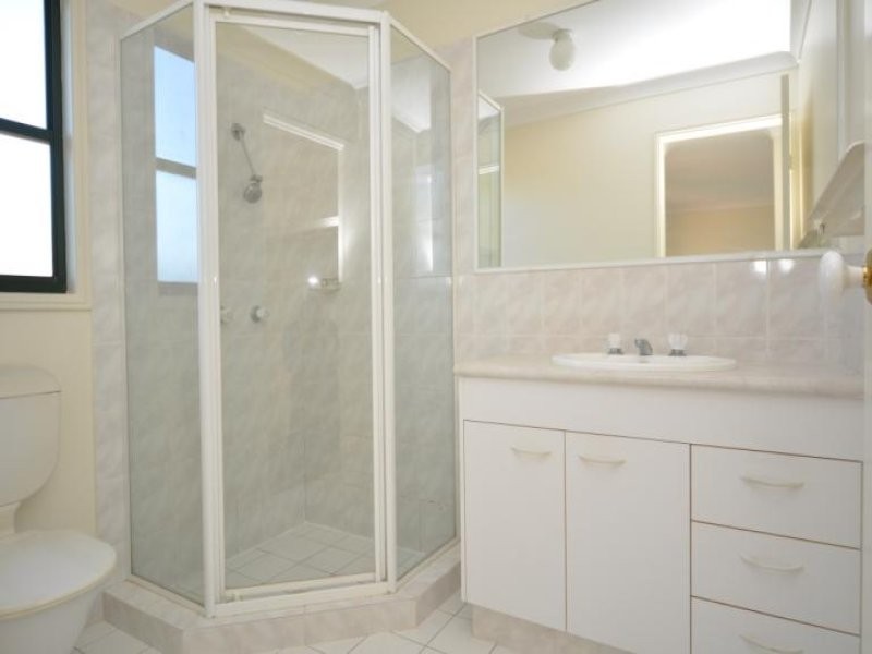 2/104 Greenacre Drive, Parkwood QLD 4214