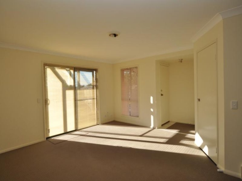 2/104 Greenacre Drive, Parkwood QLD 4214