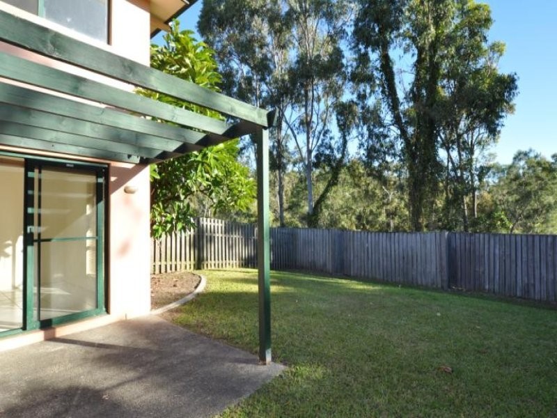 2/104 Greenacre Drive, Parkwood QLD 4214