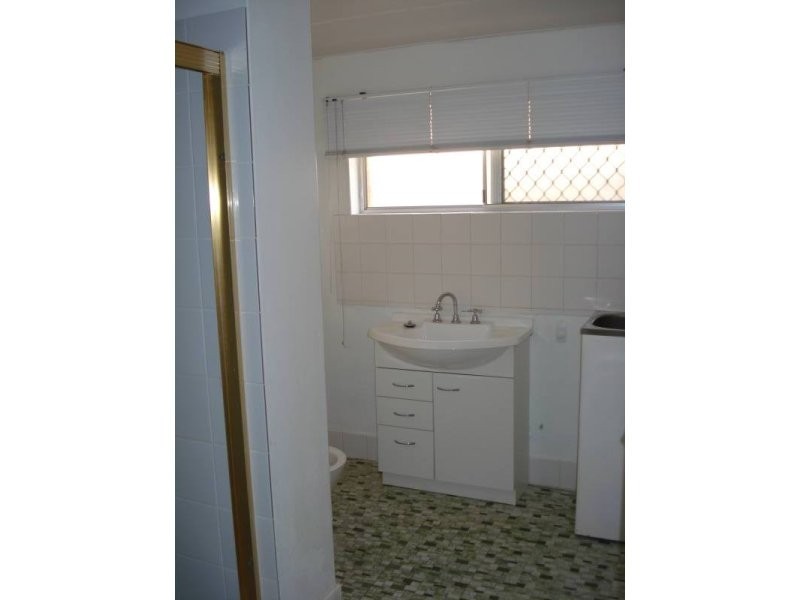 4/33 Middle Street, Labrador QLD 4215