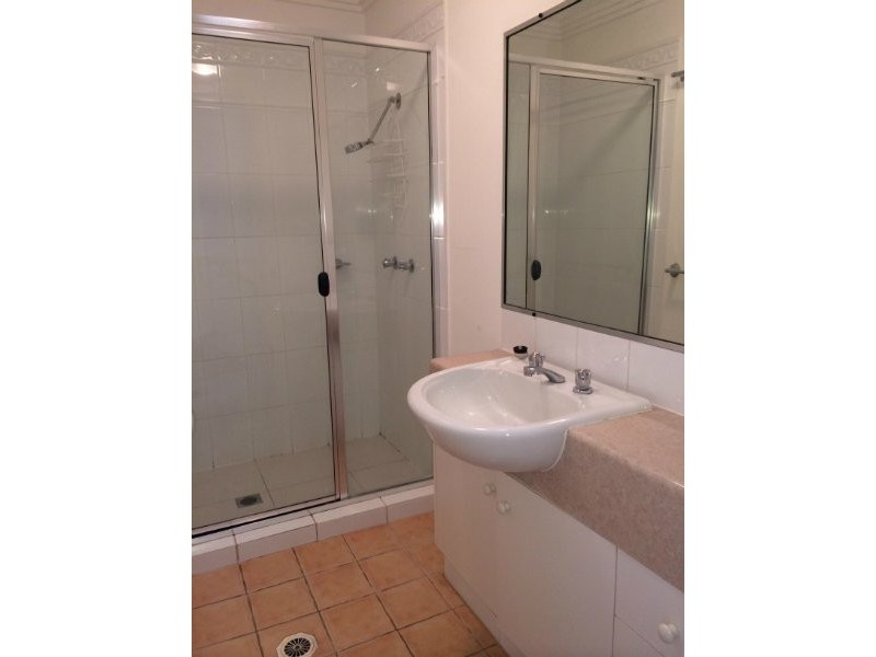 2/3 Bradford Street, Labrador QLD 4215