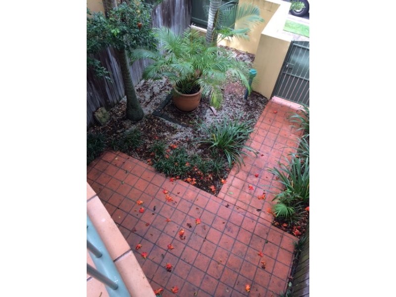 2/3 Bradford Street, Labrador QLD 4215