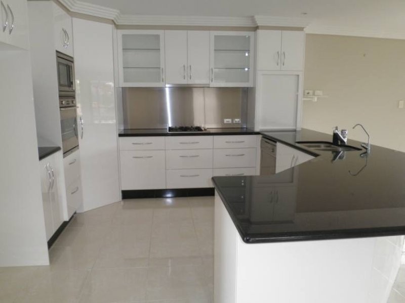 8 Marco Polo Place, Hollywell QLD 4216