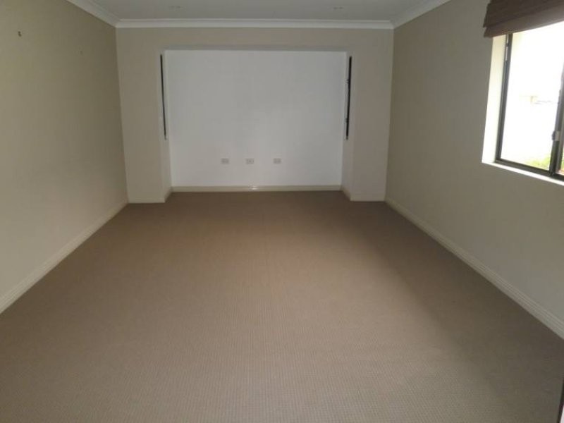 8 Marco Polo Place, Hollywell QLD 4216