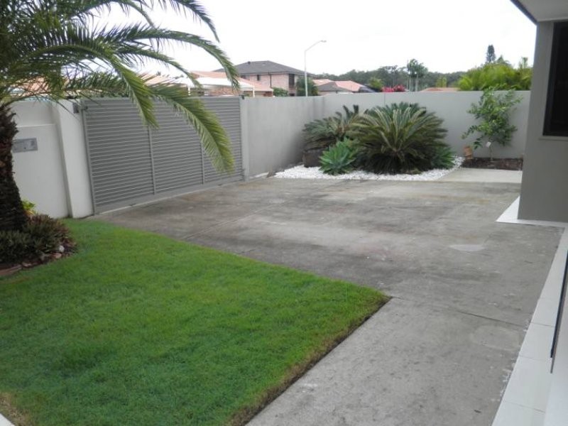 8 Marco Polo Place, Hollywell QLD 4216