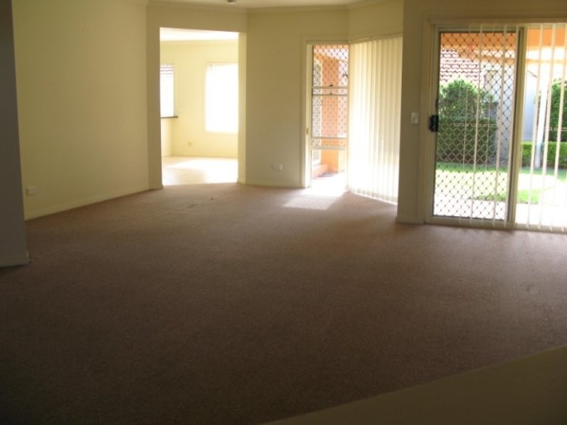 10 Abby Crescent, Ashmore QLD 4214