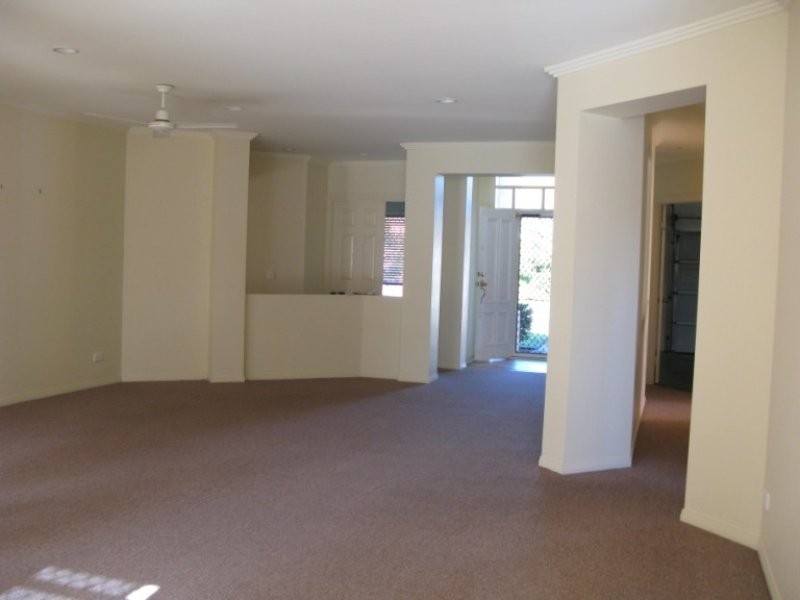 10 Abby Crescent, Ashmore QLD 4214